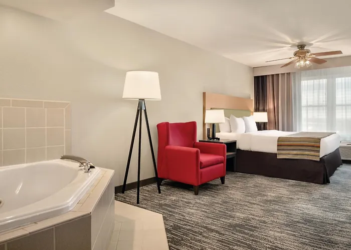 Country & By Radisson, Galena, Il 5*