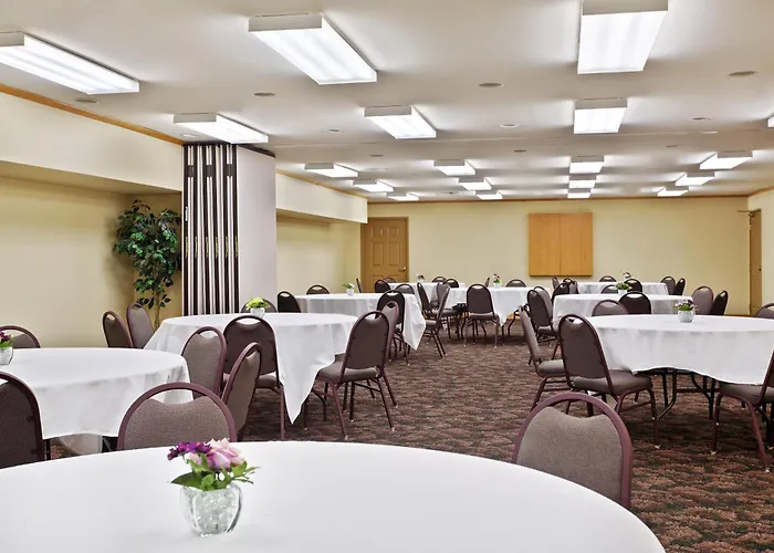 Country & By Radisson, Galena, Il 5*